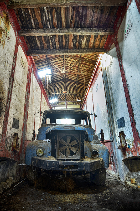 camion berliet abandonné