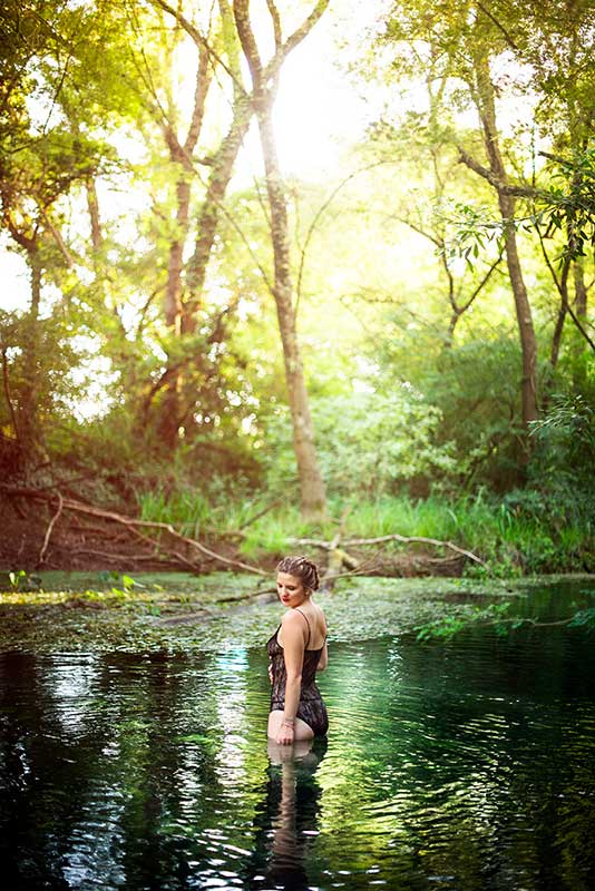 Fille qui se baigne